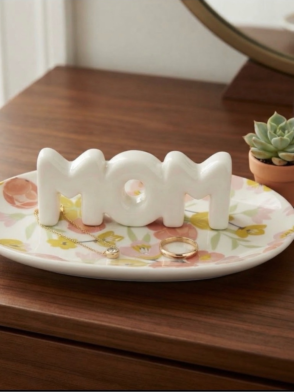Jewelry for rings chains for Mom. Mother's day floral design 3D letters mom.